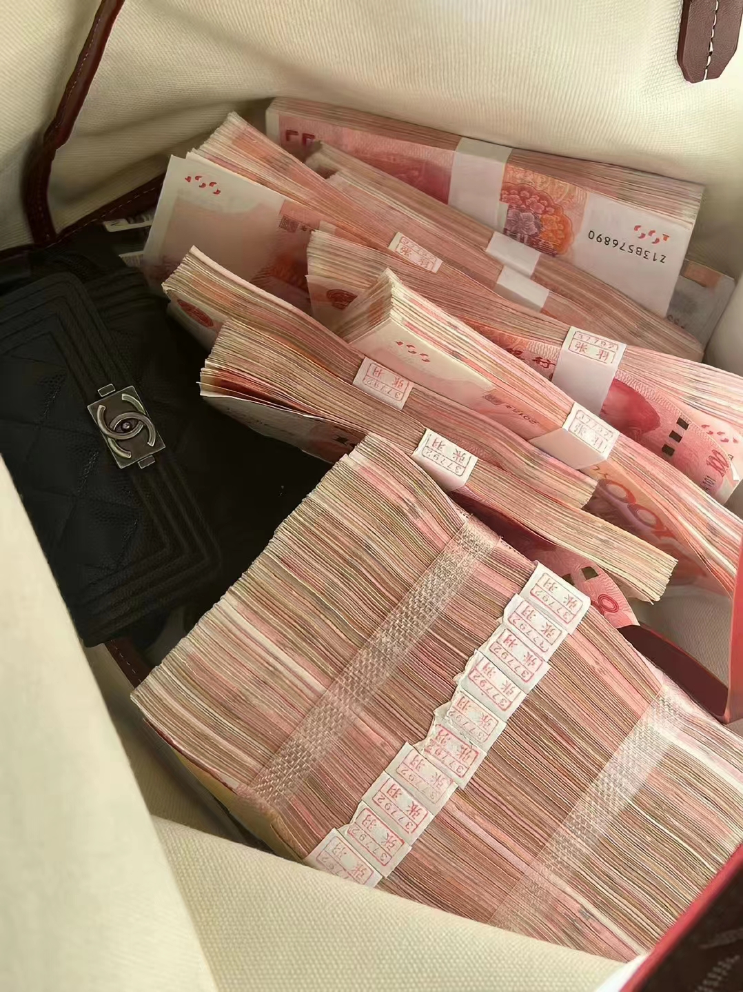 江北区汽车抵押贷款全攻略：当天放款、车照开，利息低至0.3%缩略图